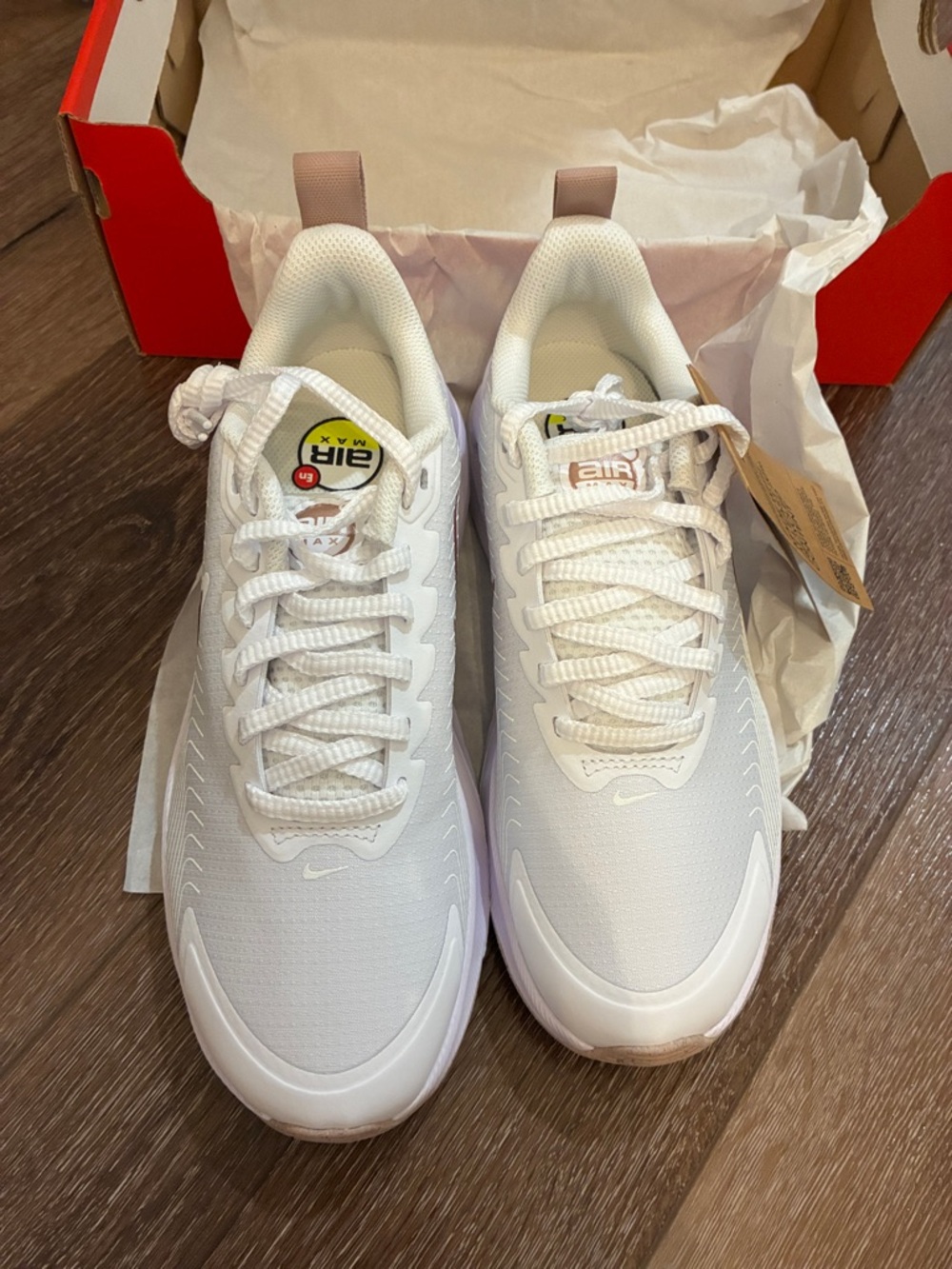 New Women’s Nike Air Max Nuaxis Shoes. White Bronze. Size 7.5 - Picture 4 of 8